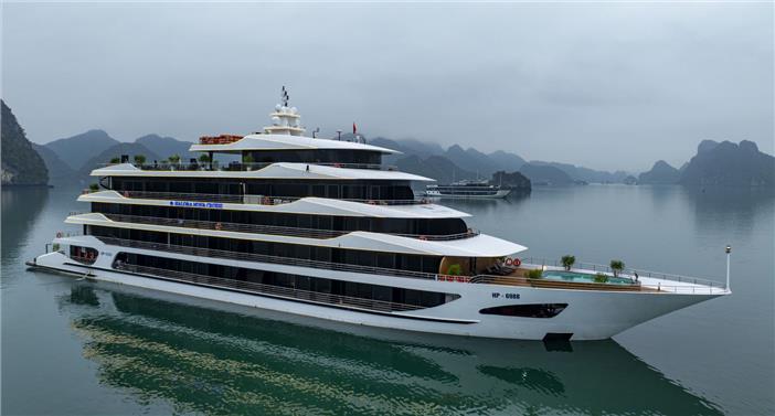 Du thuyền Halora Nova